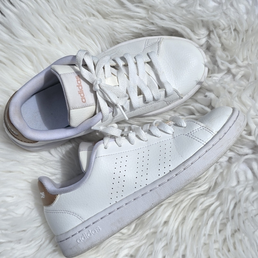 Adidas Advantage Women's Sz.6 White Leather Sneakers Gold Logo Detailed